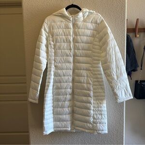 Love Tree Women's White Hooded Puffer Jacket